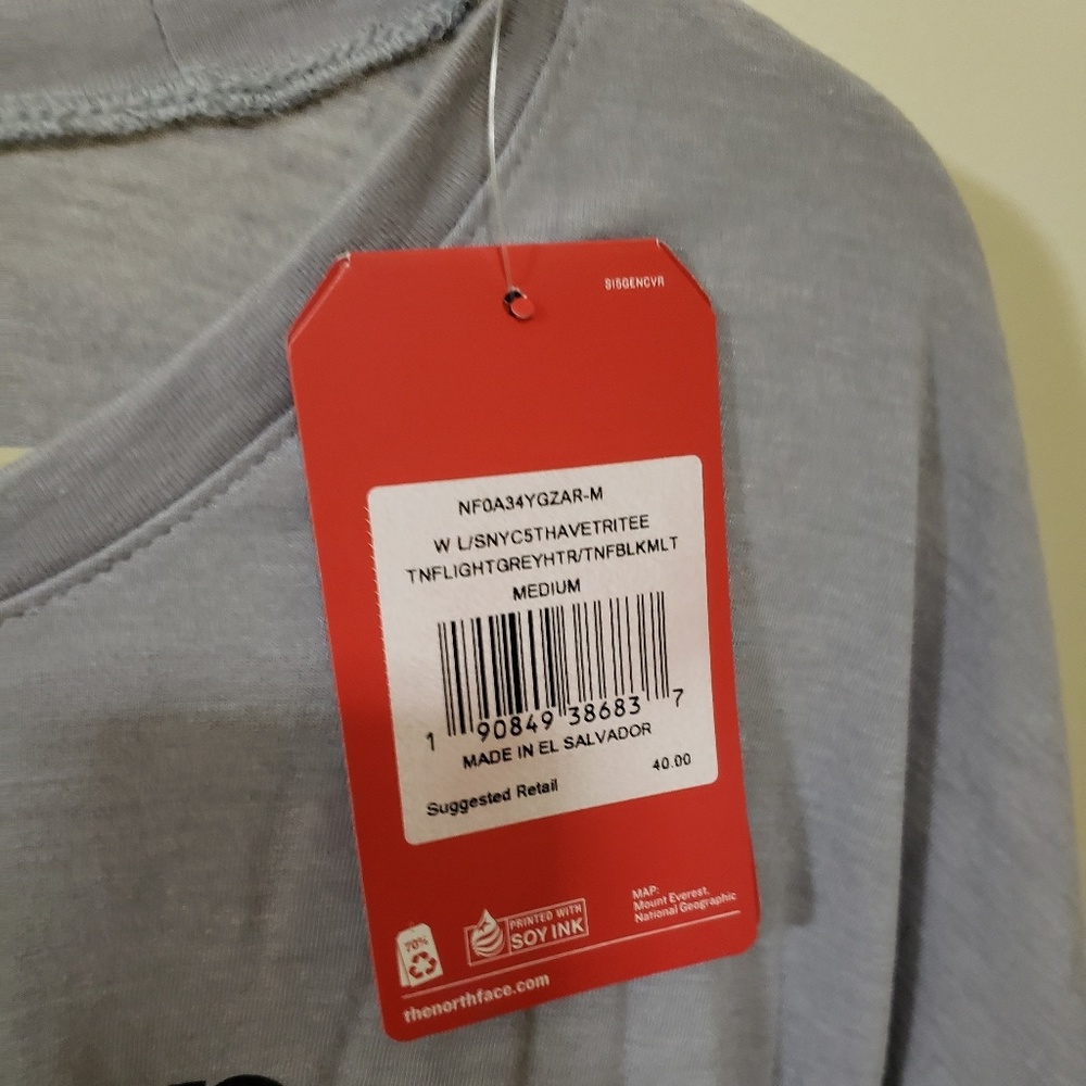 Womans north face T-shirt - Picture 3 of 5